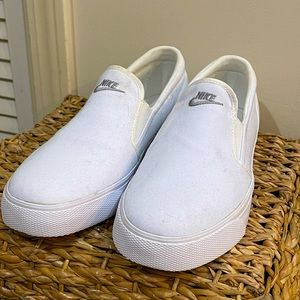 MENS WHITE NIKE SLIP ON SNEAKERS
